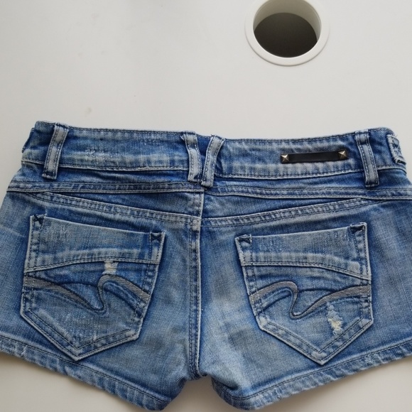 Denim shorts - Picture 2 of 3
